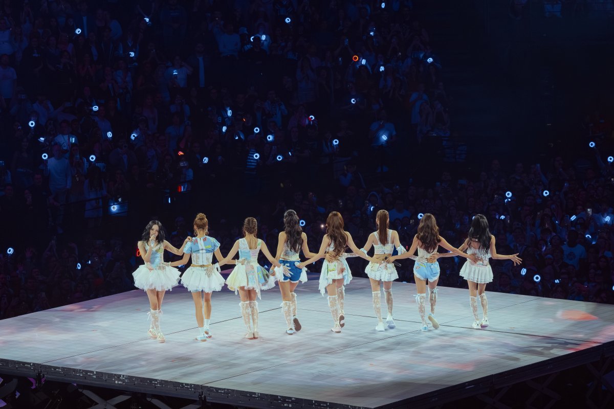  TWICE sets Paris on fire with two explosive shows! 